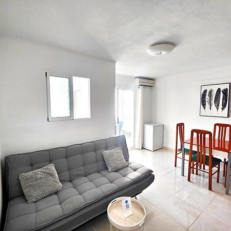 Versailles 2-9 Benidorm Bagian luar foto