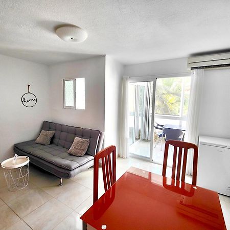 Versailles 2-9 Benidorm Bagian luar foto