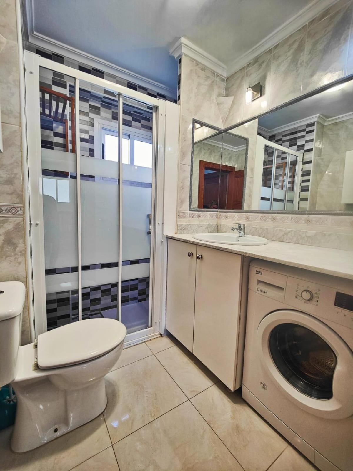 Versailles 2-9 Benidorm Bagian luar foto