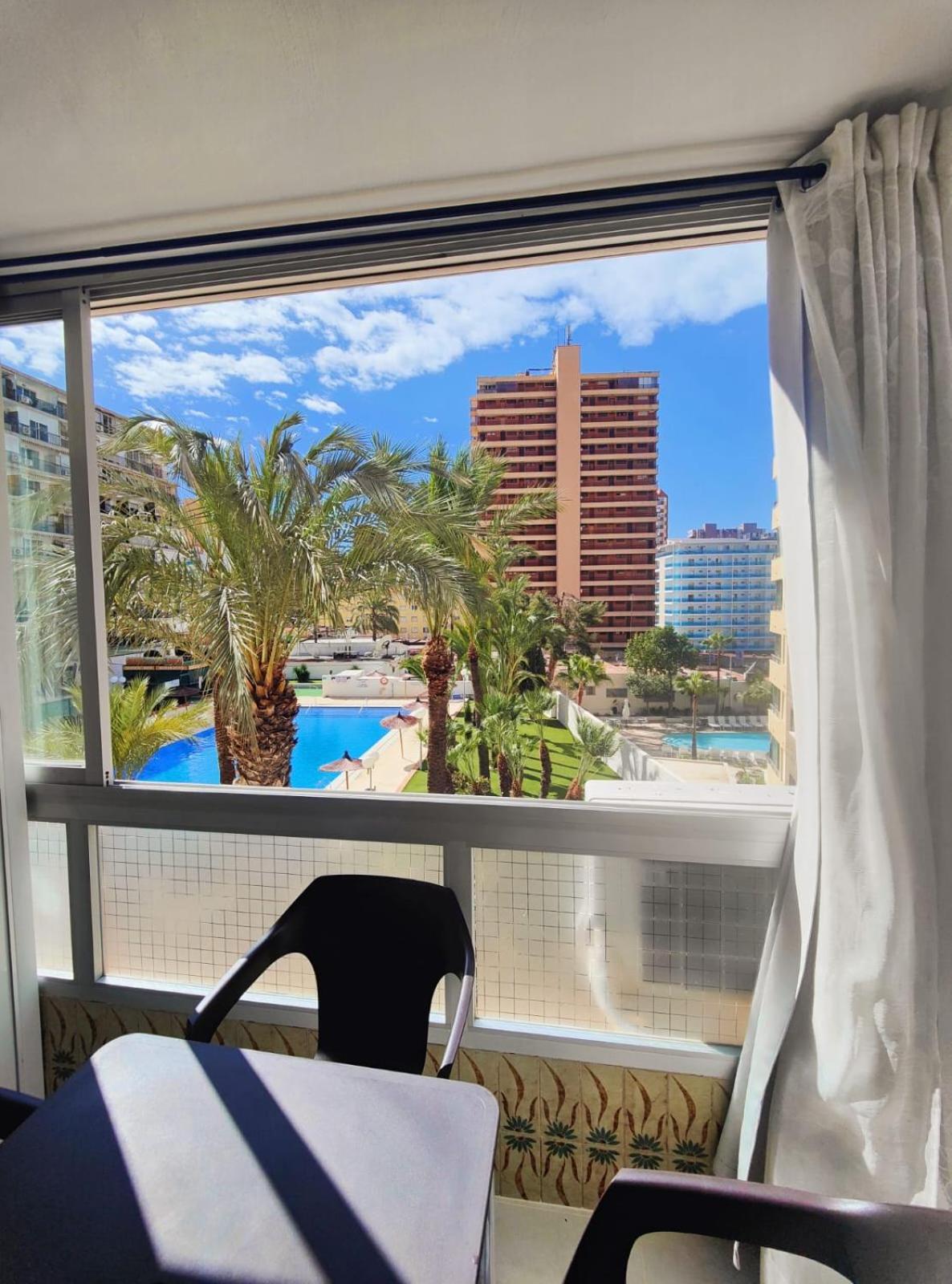Versailles 2-9 Benidorm Bagian luar foto