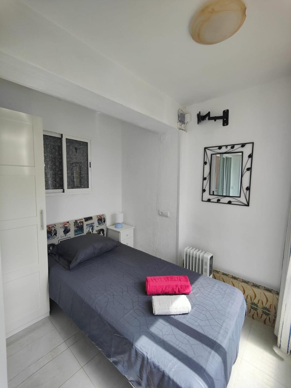 Versailles 2-9 Benidorm Bagian luar foto
