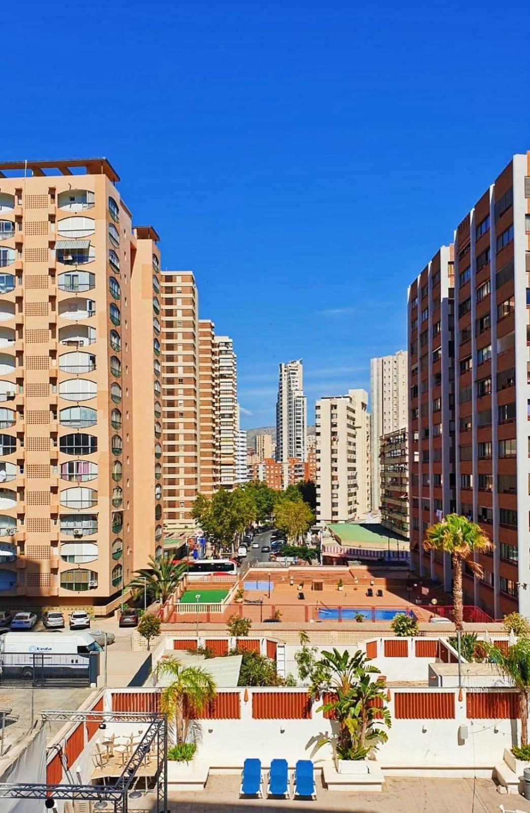 Versailles 2-9 Benidorm Bagian luar foto