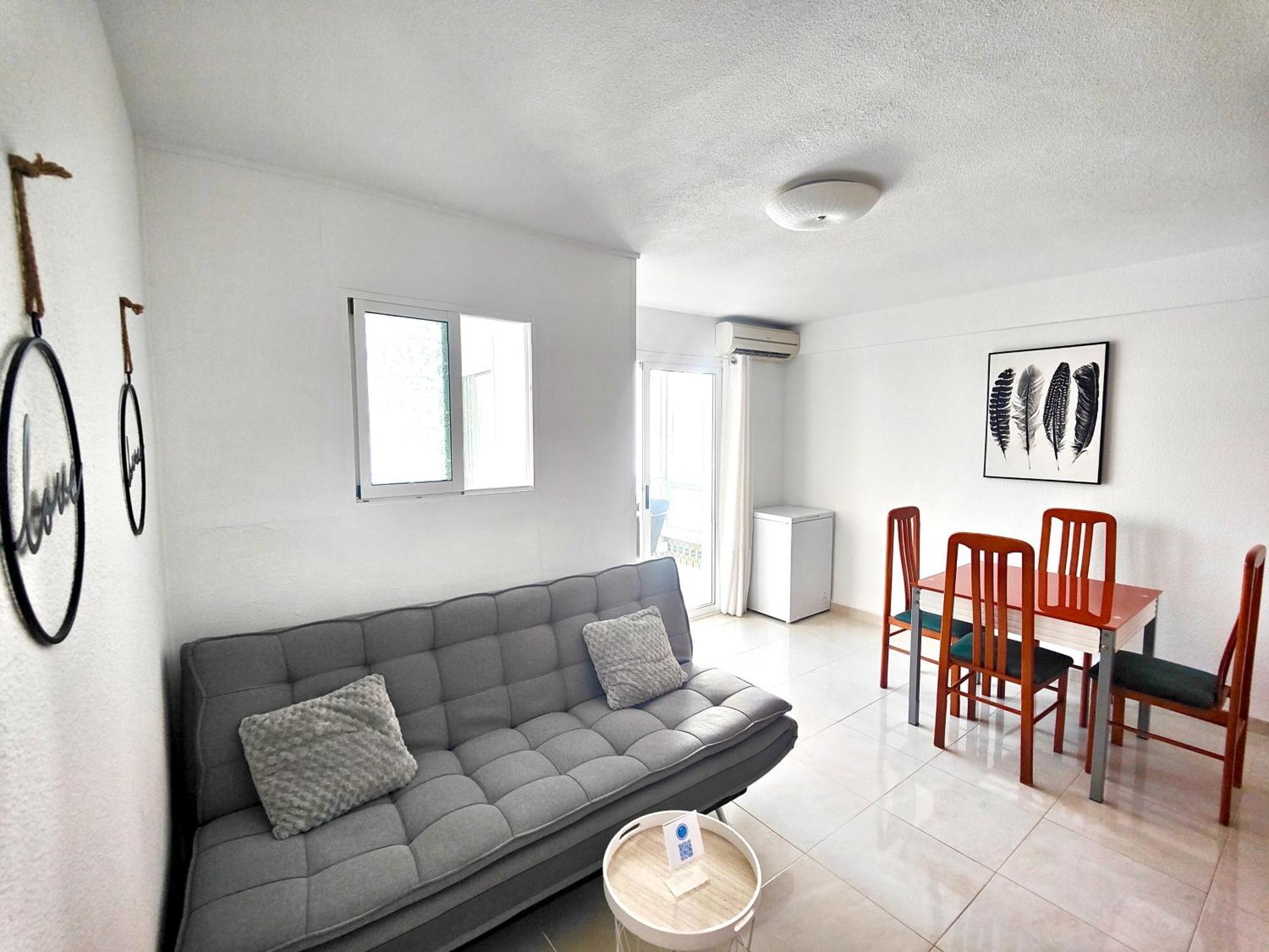 Versailles 2-9 Benidorm Bagian luar foto