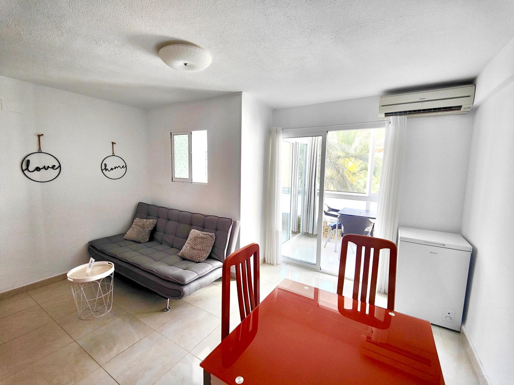 Versailles 2-9 Benidorm Bagian luar foto